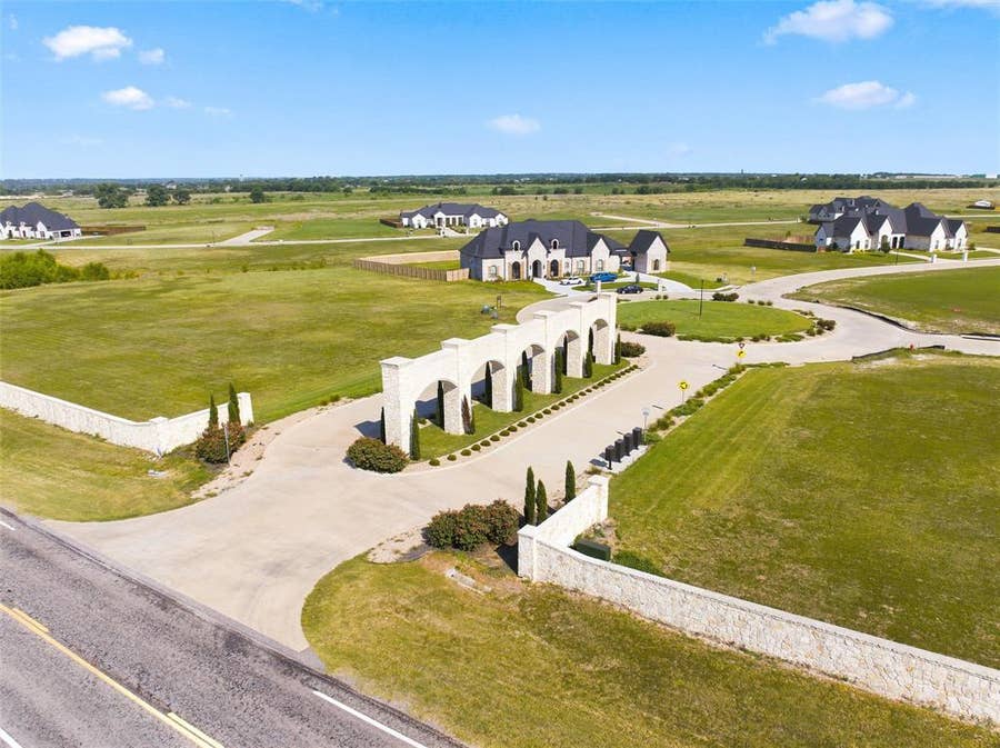 Property photo for 118 Iris Street, Lorena, TX