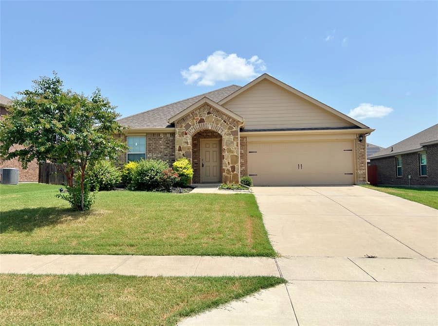 Property photo for 222 Thoroughbred Street, Waxahachie, TX