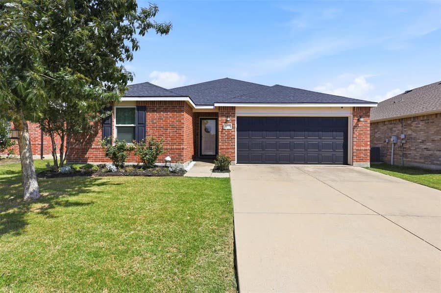 Property photo for 5925 Mountain Bluff Drive, Fort Worth, TX