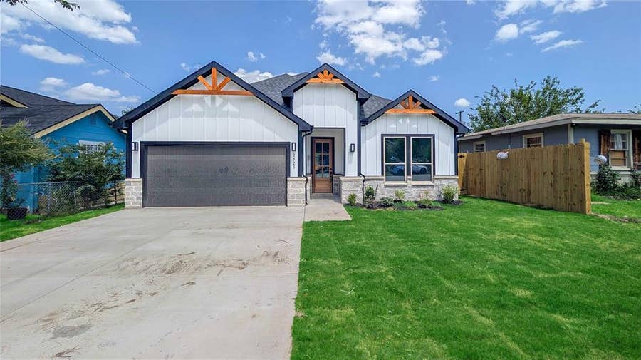 Property photo for 2825 S Grove Street, Fort Worth, TX