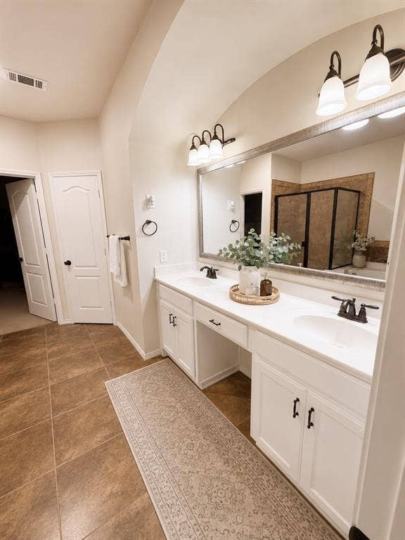 232 Buckingham Avenue, Euless, TX 76040 232 Buckingham Avenue, Euless, TX 76040