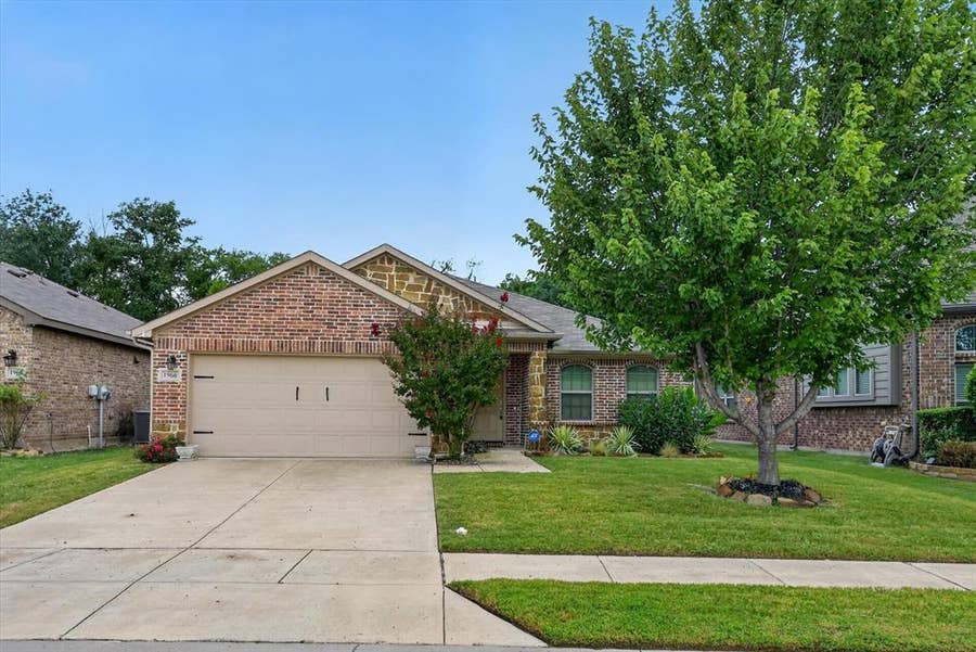 Property photo for 1966 De Berry Lane, Princeton, TX