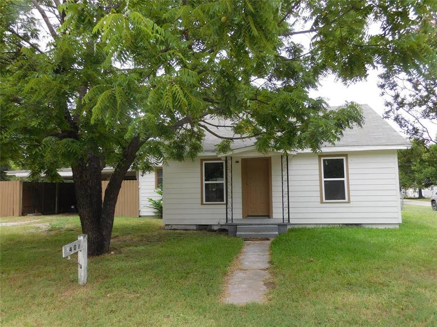 Property photo for 407 NE 4th Street, Hubbard, TX