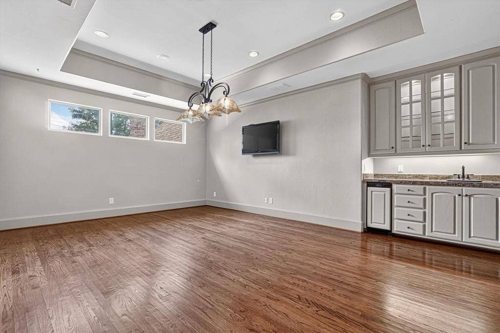 6032 Burgundy Road, Dallas, TX 75230 6032 Burgundy Road, Dallas, TX 75230