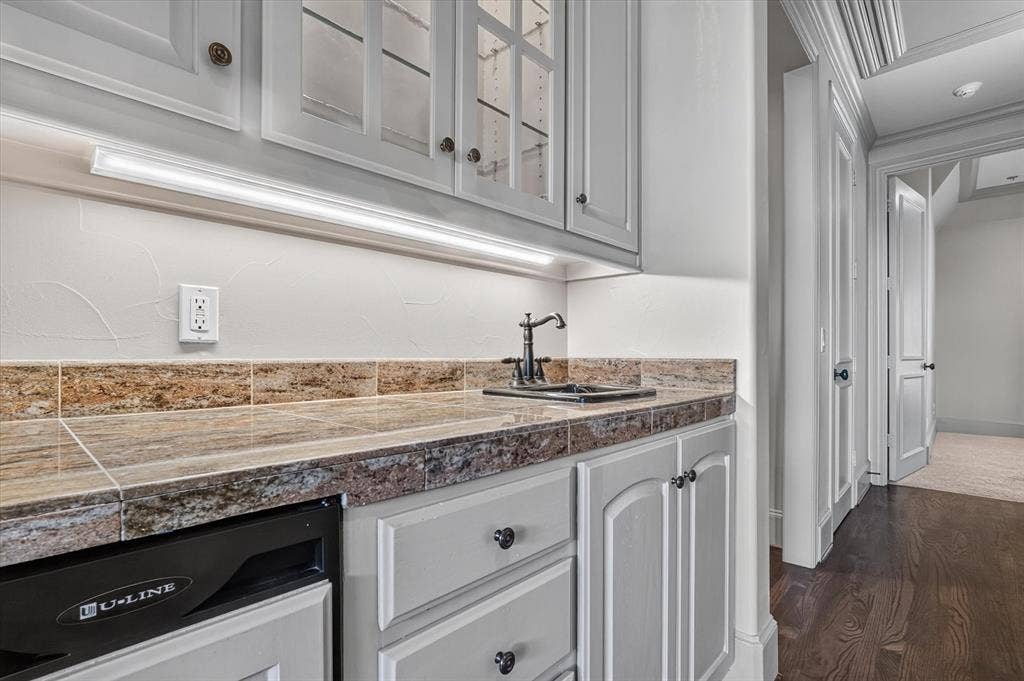 6032 Burgundy Road, Dallas, TX 75230 6032 Burgundy Road, Dallas, TX 75230