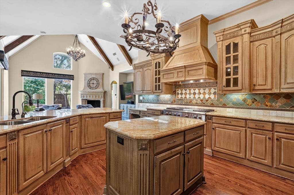 6032 Burgundy Road, Dallas, TX 75230 6032 Burgundy Road, Dallas, TX 75230