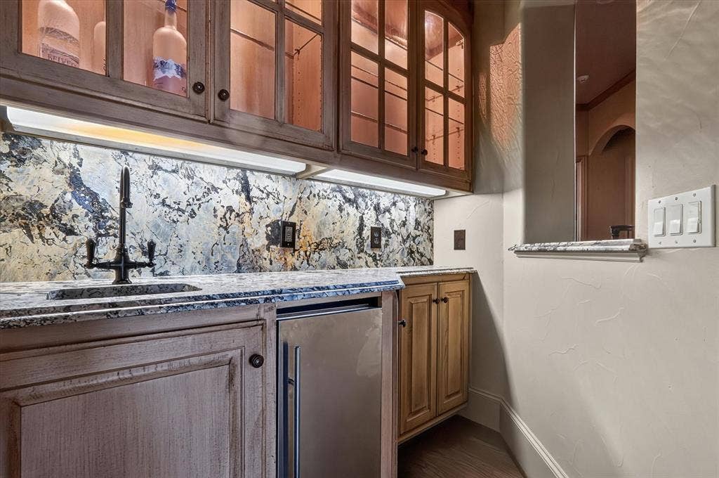 6032 Burgundy Road, Dallas, TX 75230 6032 Burgundy Road, Dallas, TX 75230