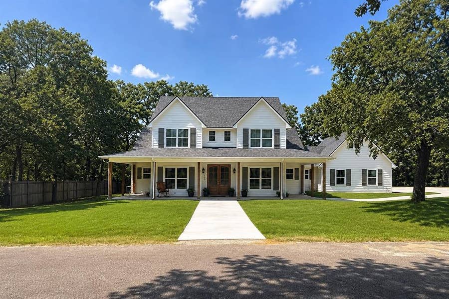 Property photo for 100 Hidden Oaks Drive, Waco, TX