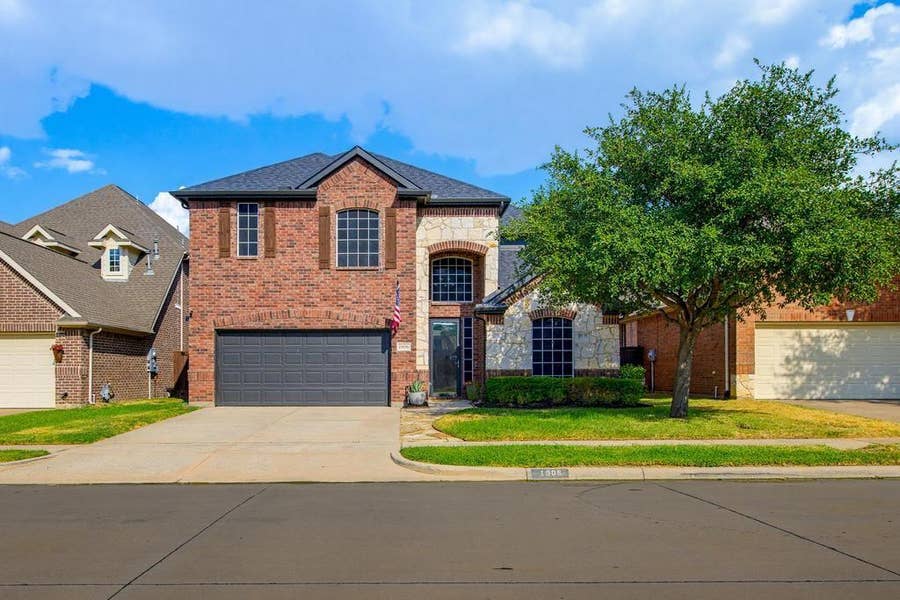 Property photo for 1906 Fountain Wood Drive, Euless, TX