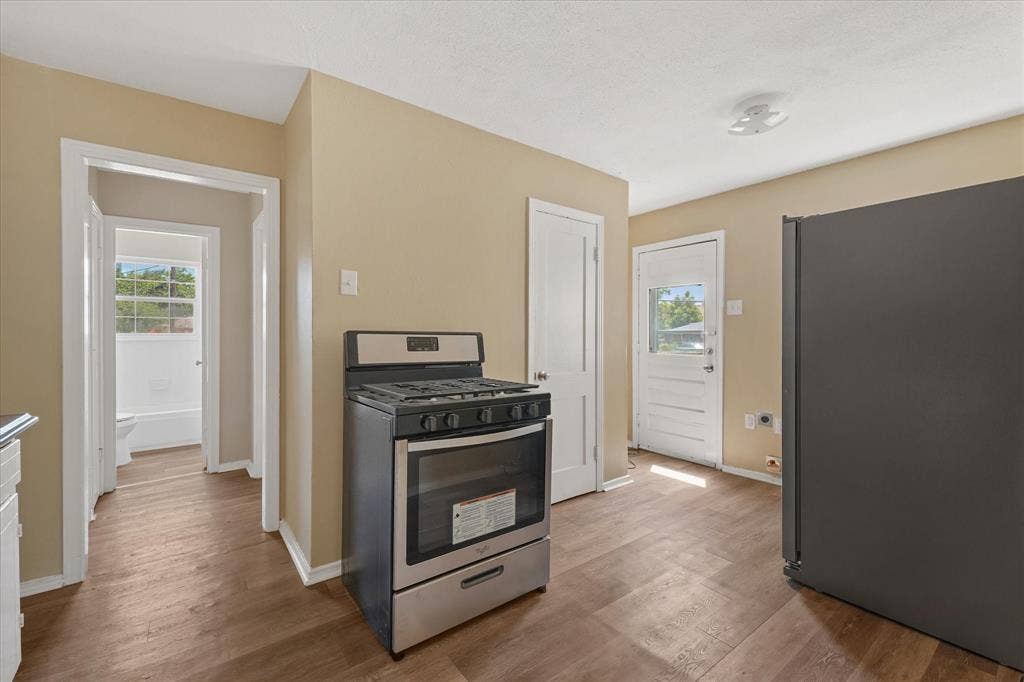 1808 Prairie View Drive, Dallas, TX 75235