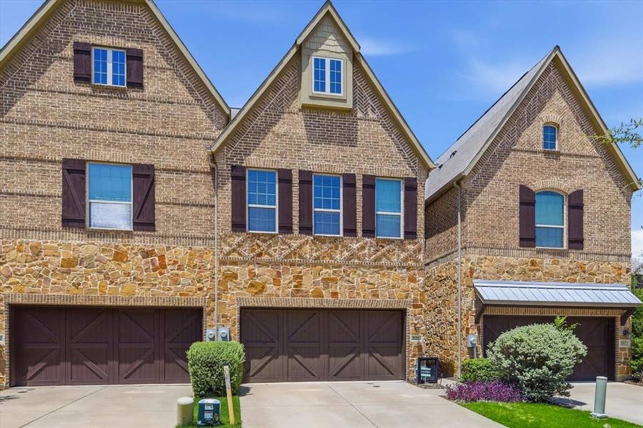 Property photo for 521 Reale Drive, Irving, TX