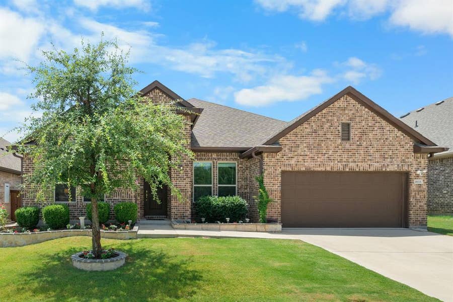 Property photo for 1833 Sebright Trail, Fort Worth, TX