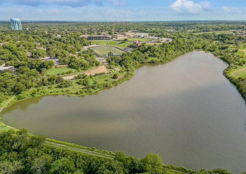 404 Green River Trail, Fort Worth, TX 76103 Nearby lake surrounded by lush green foliage and mature trees