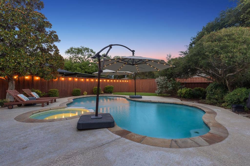 6708 McCallum Boulevard, Dallas, TX 75252 Freeform swimming pool and adjacent spa