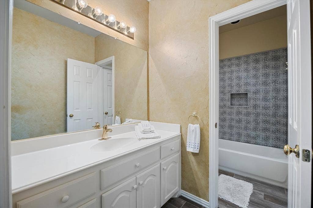 5900 Lennox Hill Drive, Plano, TX 75093 5900 Lennox Hill Drive, Plano, TX 75093