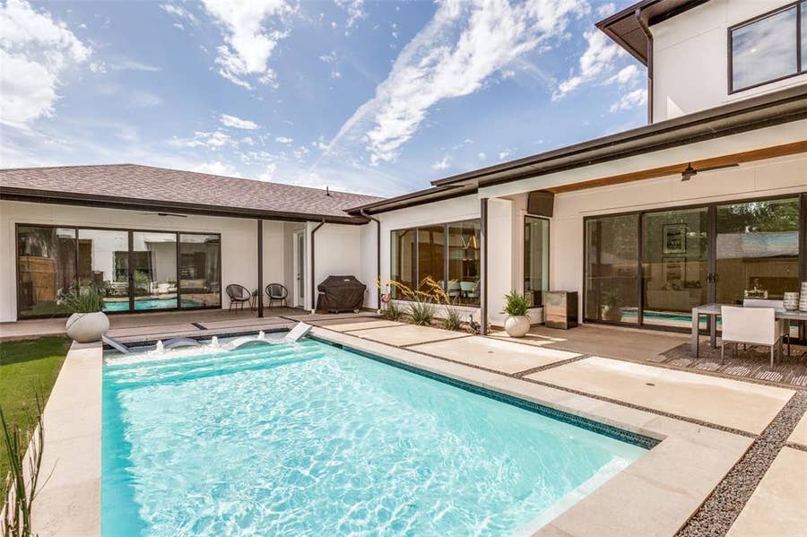 Property photo for 9915 Hurley Way, Dallas, TX