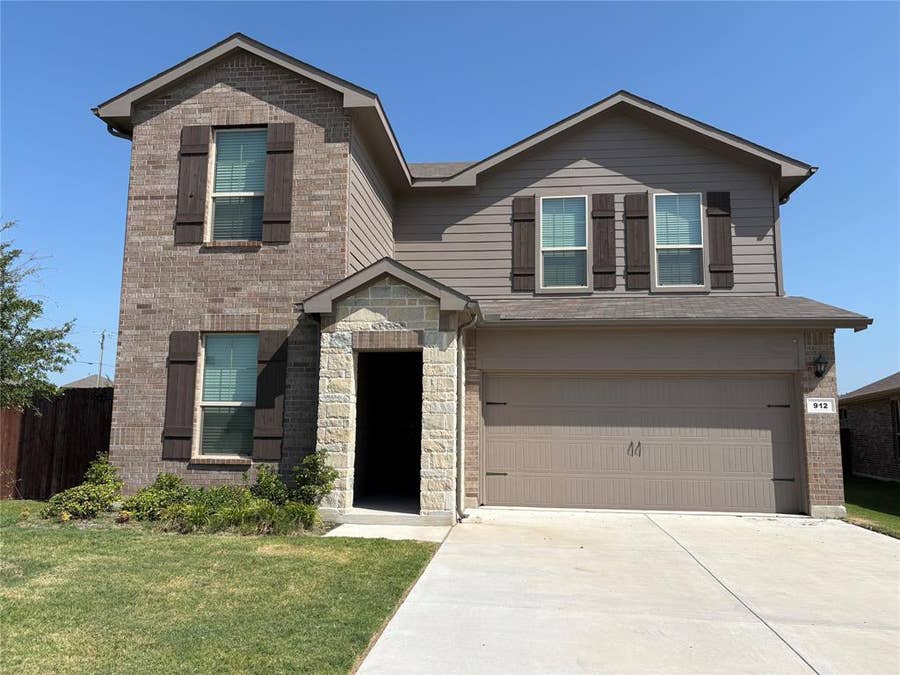 Property photo for 912 Rothville Lane, Fort Worth, TX