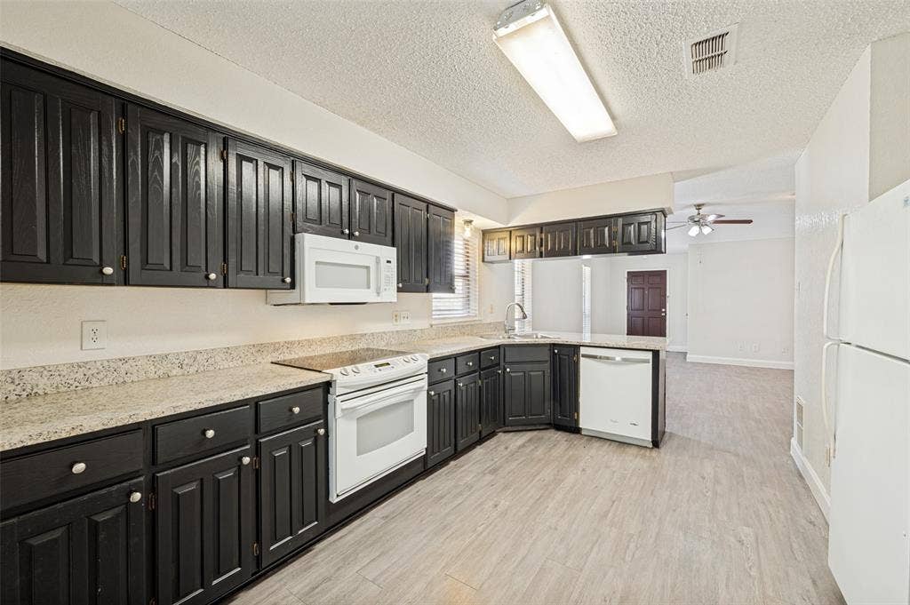 8902 Marilyn Drive, Frisco, TX 75033 8902 Marilyn Drive, Frisco, TX 75033