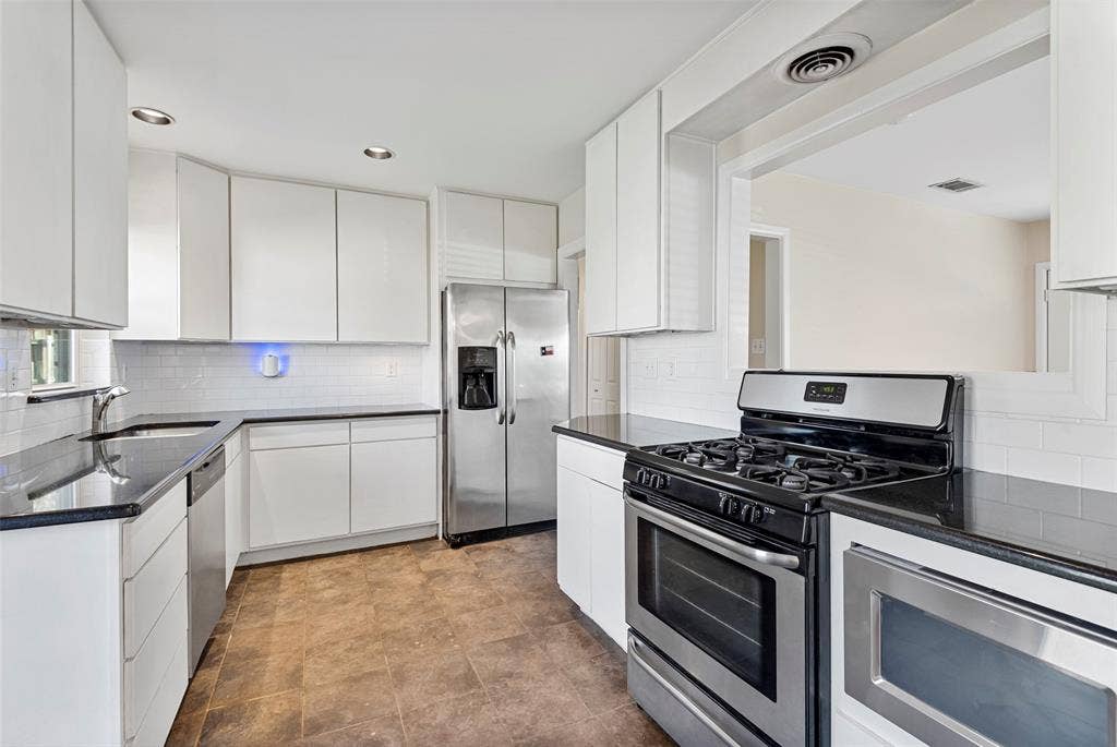 4131 Saranac Drive, Dallas, TX 75220 4131 Saranac Drive, Dallas, TX 75220
