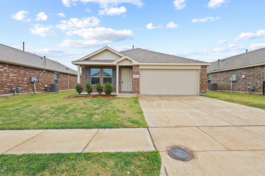 Property photo for 2604 Spring Time Drive, Ennis, TX