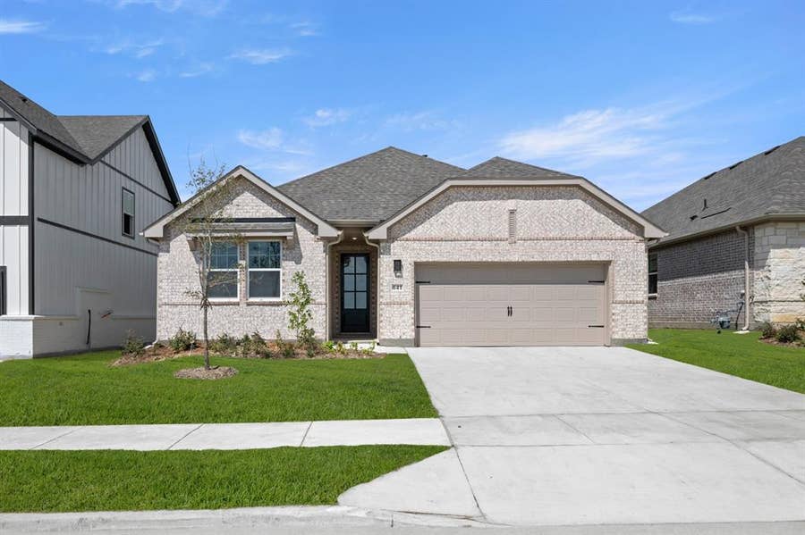 Property photo for 641 Tyronza Drive, Justin, TX