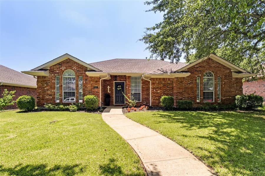 Property photo for 810 Weeping Willow Court, Allen, TX