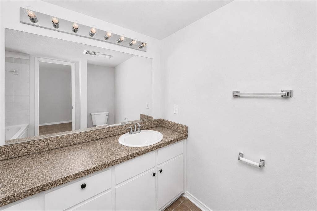 5113 Herrick Court, #B, Haltom City, TX 76117 5113 Herrick Court, #B, Haltom City, TX 76117