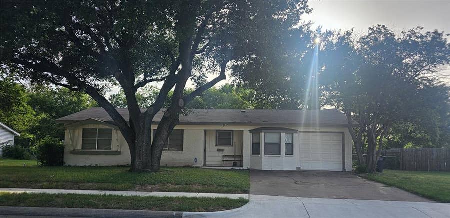 Property photo for 5604 Oak Grove Road, Fort Worth, TX