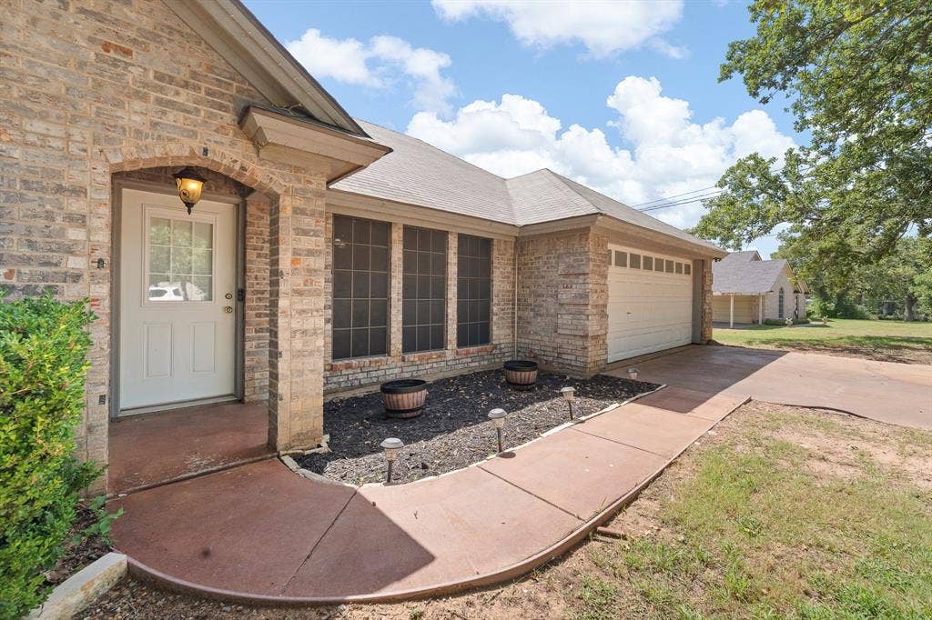 109 Sanchez Creek Court, Weatherford, TX 76088 109 Sanchez Creek Court, Weatherford, TX 76088