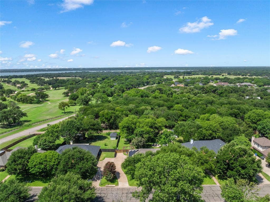 9408 Silverthorn Drive, Waco, TX 76708 9408 Silverthorn Drive, Waco, TX 76708