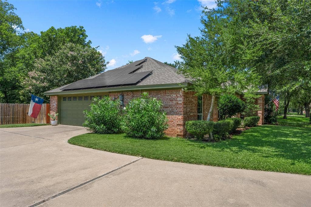 9408 Silverthorn Drive, Waco, TX 76708 9408 Silverthorn Drive, Waco, TX 76708