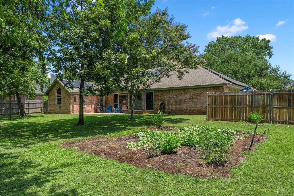 9408 Silverthorn Drive, Waco, TX 76708 9408 Silverthorn Drive, Waco, TX 76708