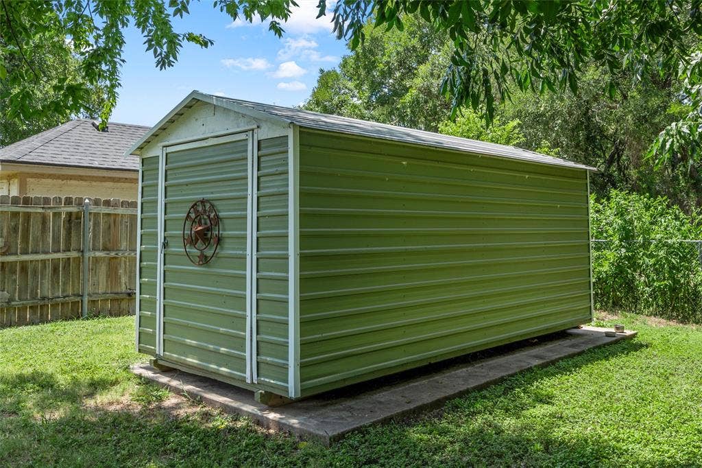 9408 Silverthorn Drive, Waco, TX 76708 9408 Silverthorn Drive, Waco, TX 76708