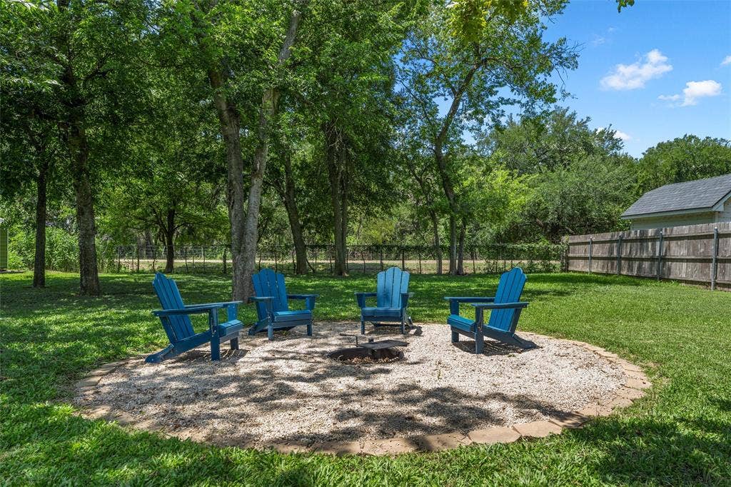 9408 Silverthorn Drive, Waco, TX 76708 9408 Silverthorn Drive, Waco, TX 76708