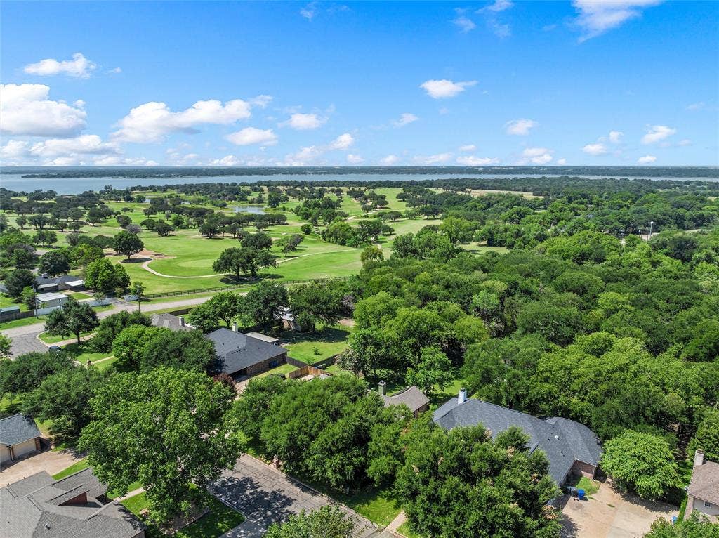 9408 Silverthorn Drive, Waco, TX 76708 9408 Silverthorn Drive, Waco, TX 76708