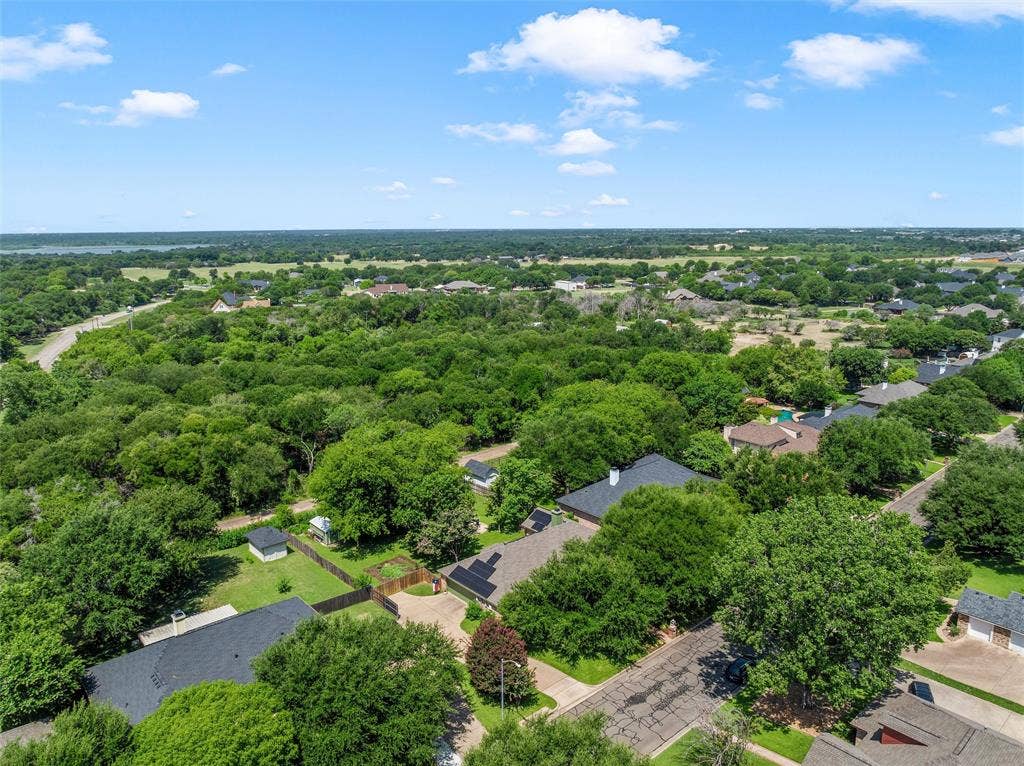 9408 Silverthorn Drive, Waco, TX 76708 9408 Silverthorn Drive, Waco, TX 76708