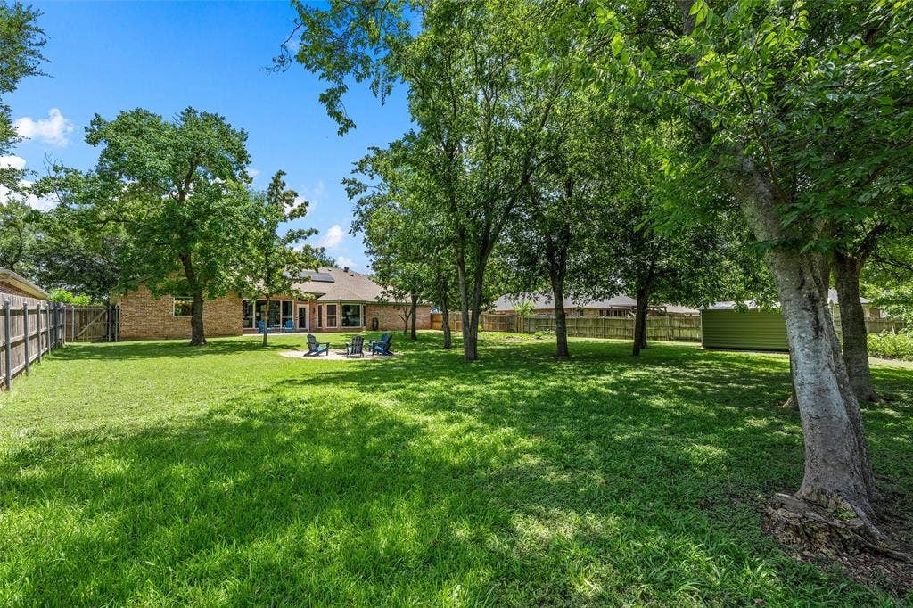 9408 Silverthorn Drive, Waco, TX 76708 9408 Silverthorn Drive, Waco, TX 76708