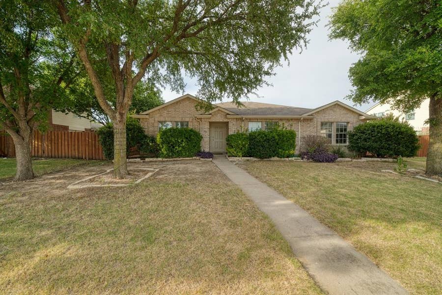 Property photo for 905 meadowgate Drive, Allen, TX
