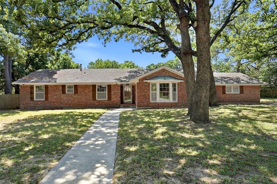 Property photo for 900 Liveoak Street, Denton, TX