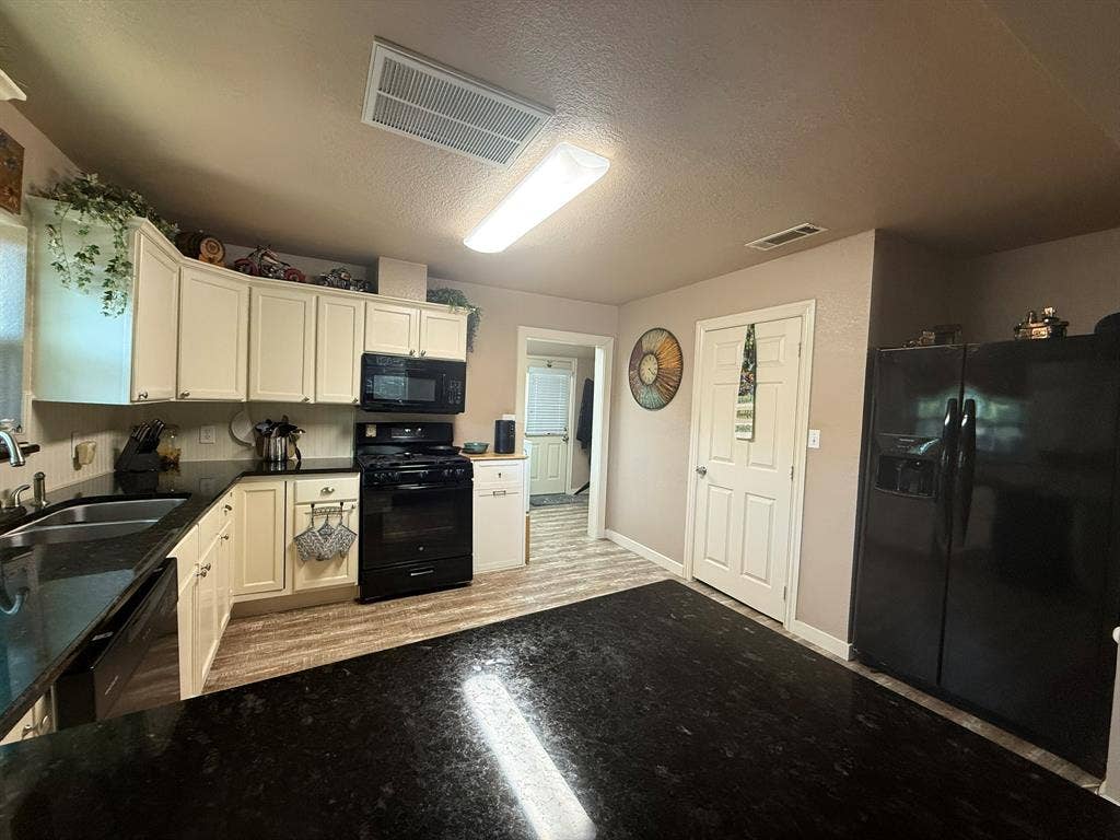 528 S Coppell Road, Coppell, TX 75019 528 S Coppell Road, Coppell, TX 75019