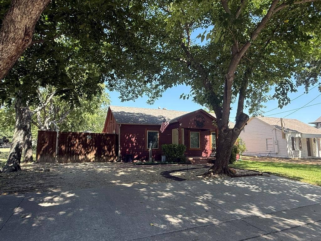 528 S Coppell Road, Coppell, TX 75019 528 S Coppell Road, Coppell, TX 75019