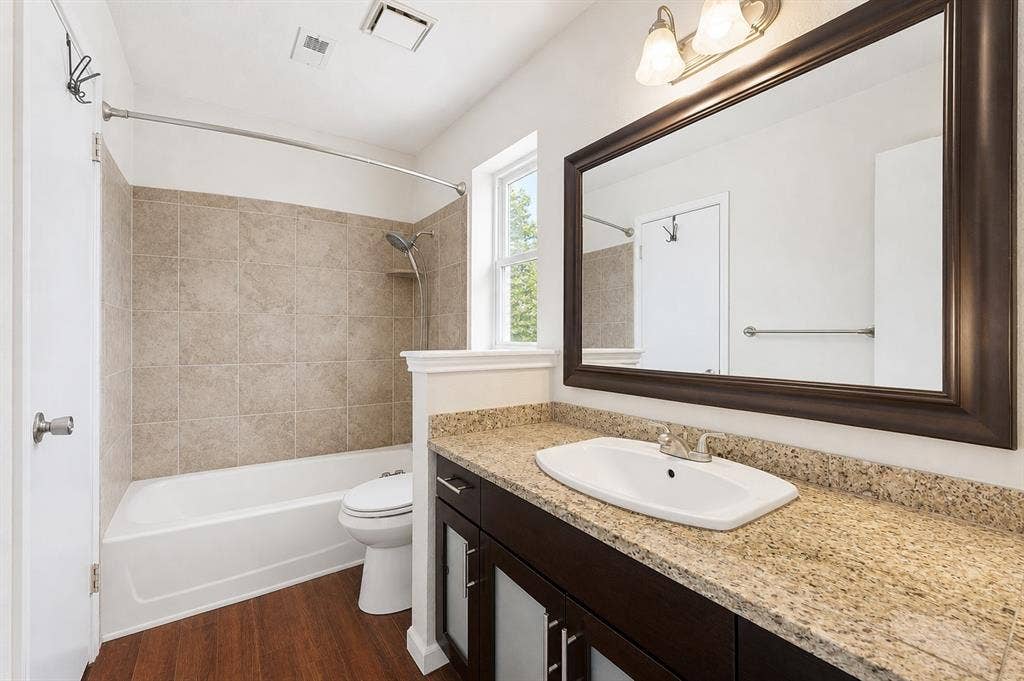 6220 Bentwood Trail, #606, Dallas, TX 75252 Select photos have been digitally enhanced.