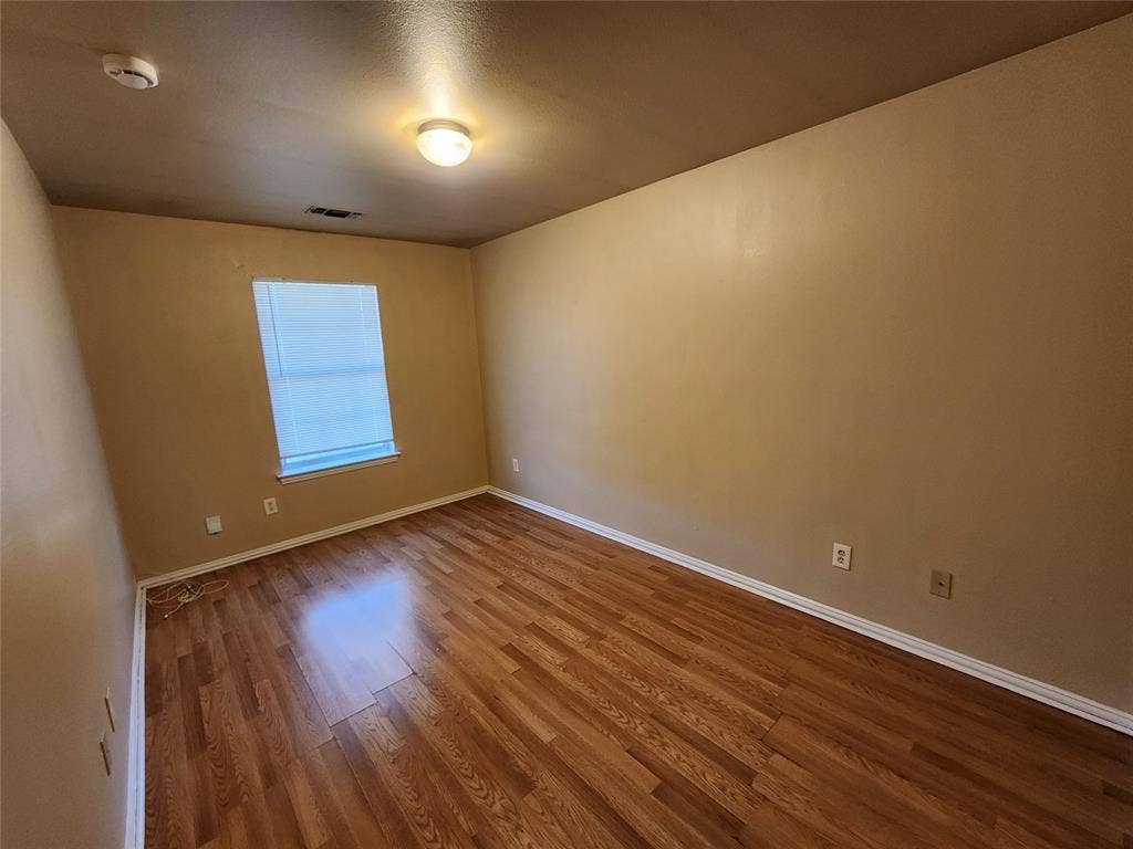 939 Baker Street, Fort Worth, TX 76104 939 Baker Street, Fort Worth, TX 76104