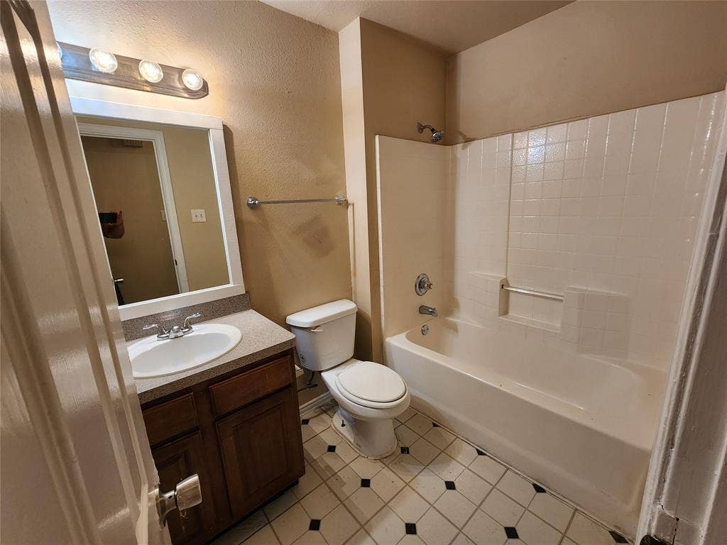 939 Baker Street, Fort Worth, TX 76104 939 Baker Street, Fort Worth, TX 76104