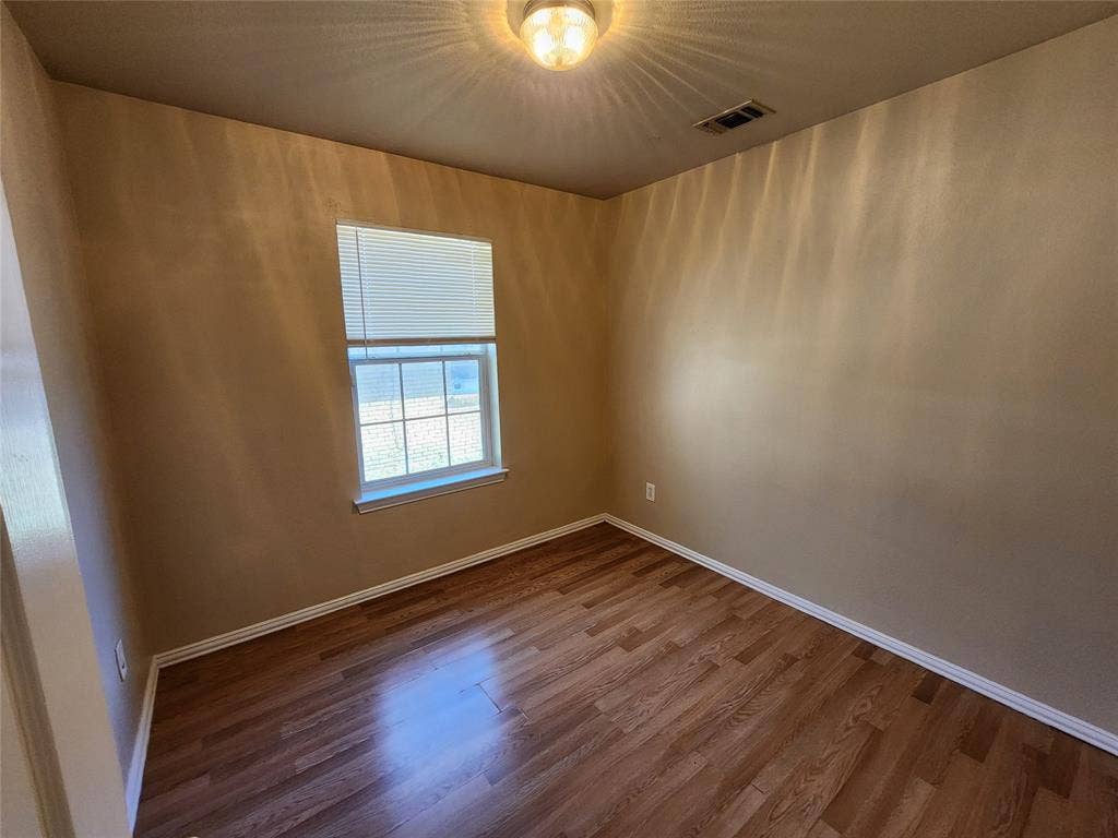 939 Baker Street, Fort Worth, TX 76104 939 Baker Street, Fort Worth, TX 76104