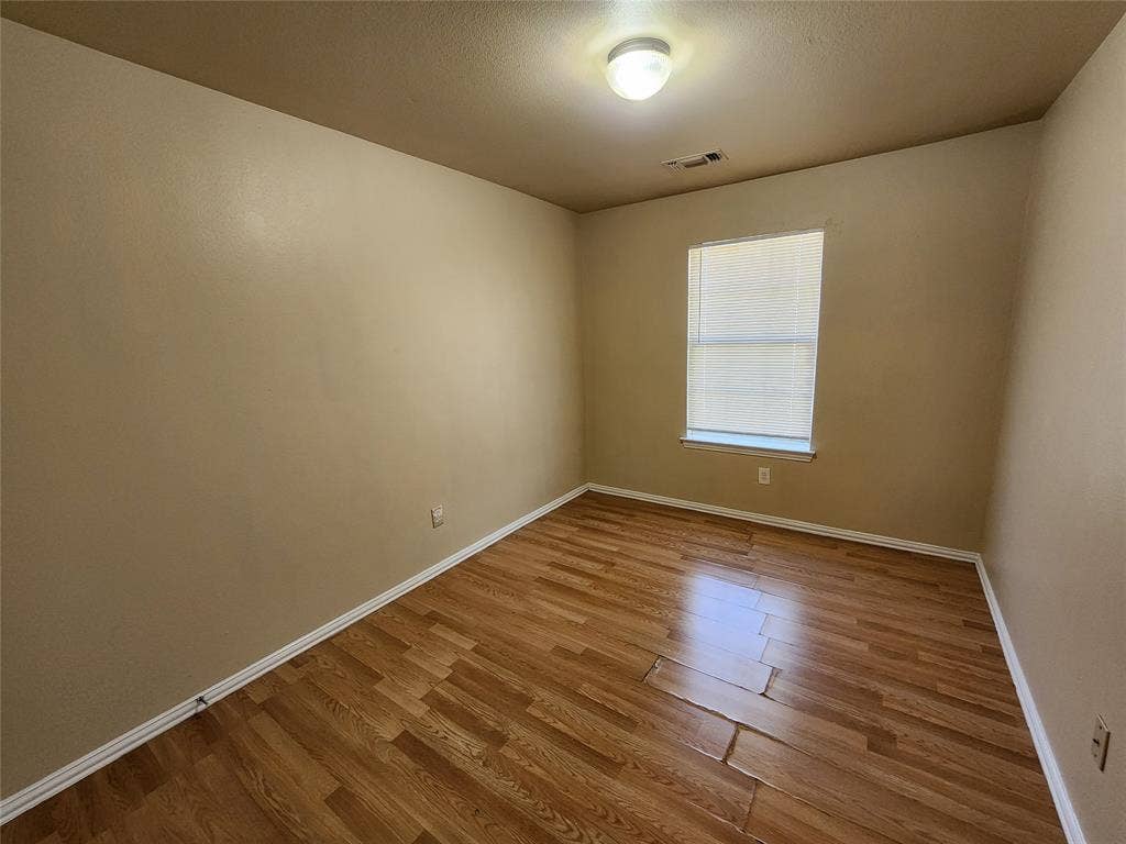 939 Baker Street, Fort Worth, TX 76104 939 Baker Street, Fort Worth, TX 76104