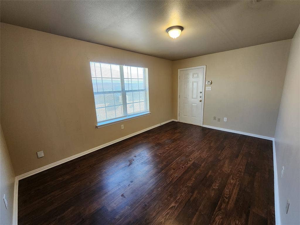 939 Baker Street, Fort Worth, TX 76104 939 Baker Street, Fort Worth, TX 76104