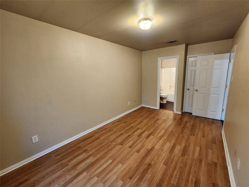 939 Baker Street, Fort Worth, TX 76104 939 Baker Street, Fort Worth, TX 76104