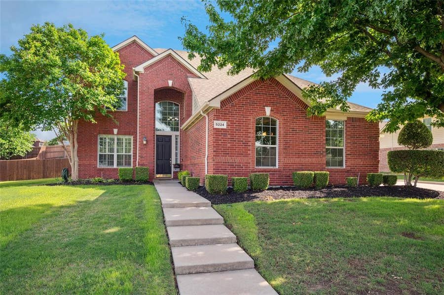Property photo for 5224 Winterberry Court, Fort Worth, TX