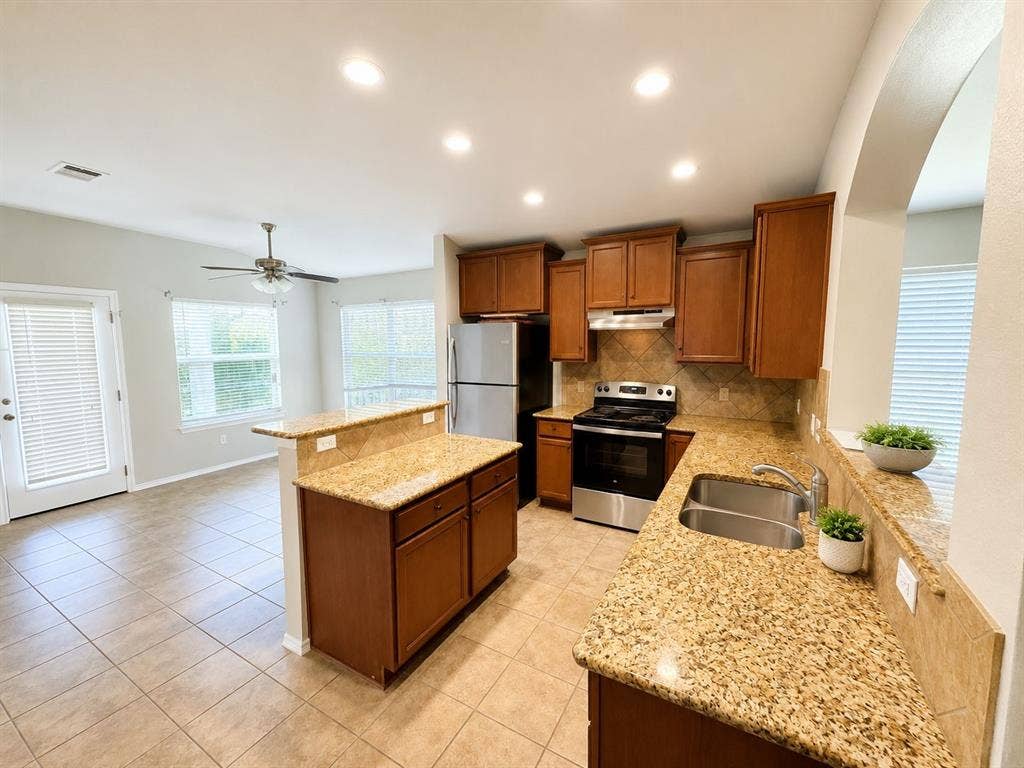 6632 La Sol Lane, Waco, TX 76712 6632 La Sol Lane, Waco, TX 76712